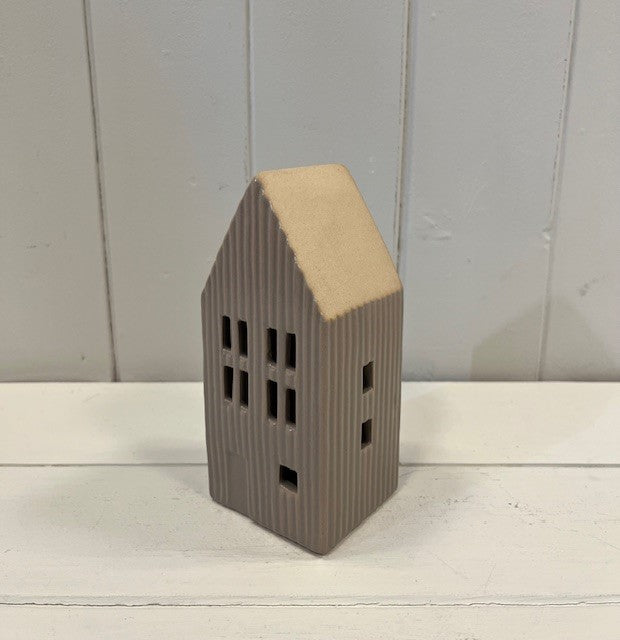 Small Grey Ribbed Ceramic LED House with Sand Roof